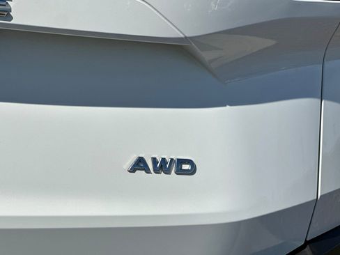 Used 2021 Nissan Rogue S image 32