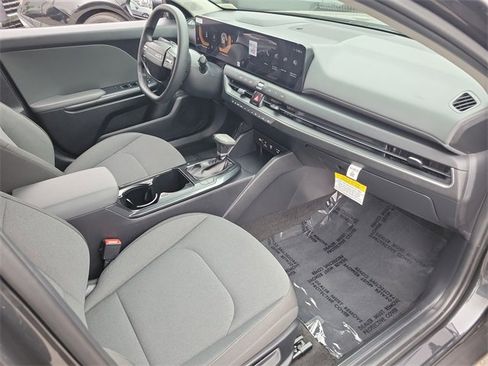 Used 2025 Kia K4 LXS image 16