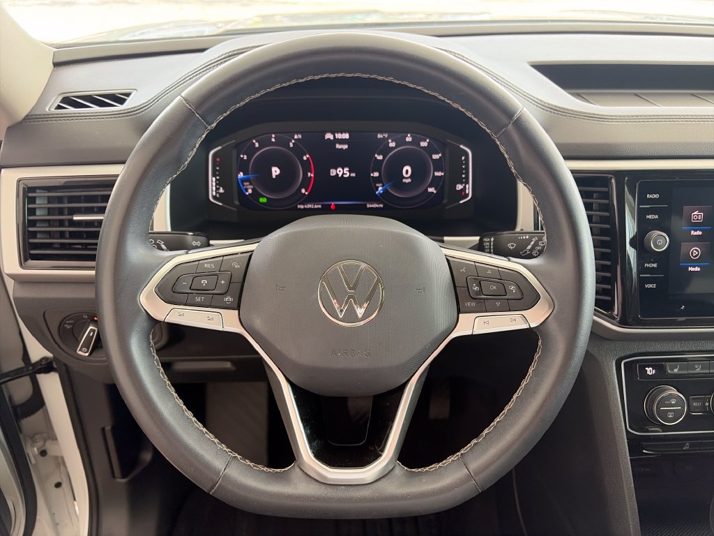 Certified 2023 Volkswagen Atlas SE w/ Black Wheel Package FWD image 14