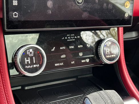 Used 2023 Jaguar F-PACE R-Dynamic S image 18