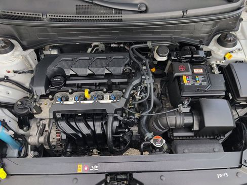 Used 2025 Hyundai Venue SEL FWD image 34