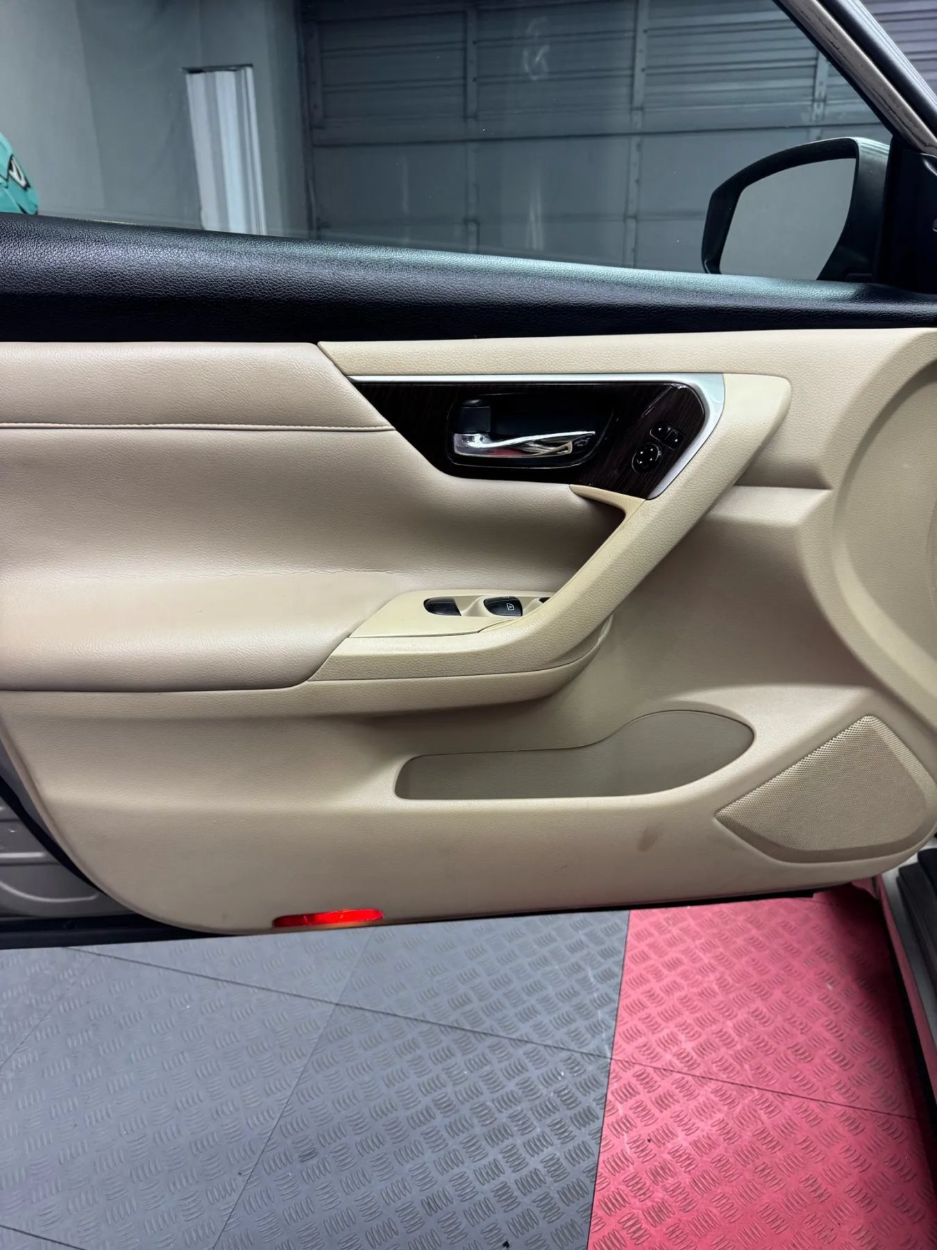 Used 2015 Nissan Altima 2.5 SL w/ Technology Package FWD image 11