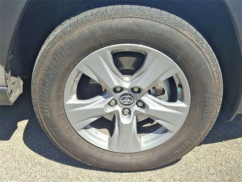 Certified 2020 Toyota RAV4 XLE image 3