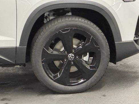 New 2026 Volkswagen Taos SE AWD/4WD image 40