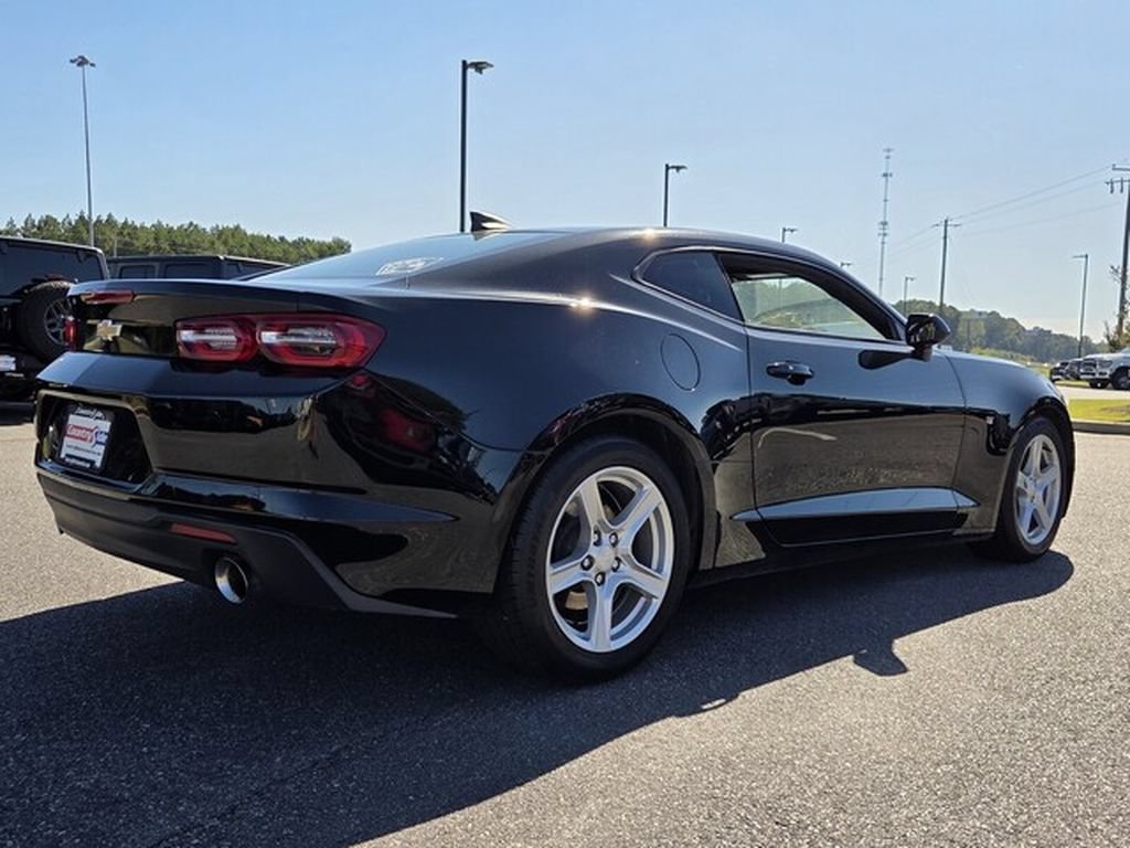Used 2023 Chevrolet Camaro LT RWD image 9