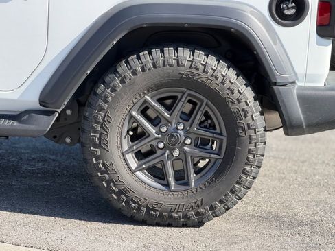 Used 2025 Jeep Wrangler Sport AWD/4WD image 3