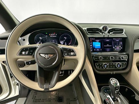 Certified 2022 Bentley Bentayga AWD/4WD image 13