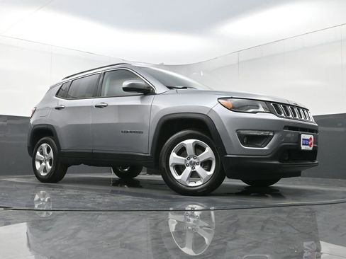Used 2018 Jeep Compass Latitude w/ Safe & Security Group image 22