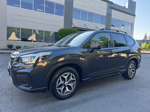 Used 2019 Subaru Forester Premium AWD/4WD image 5