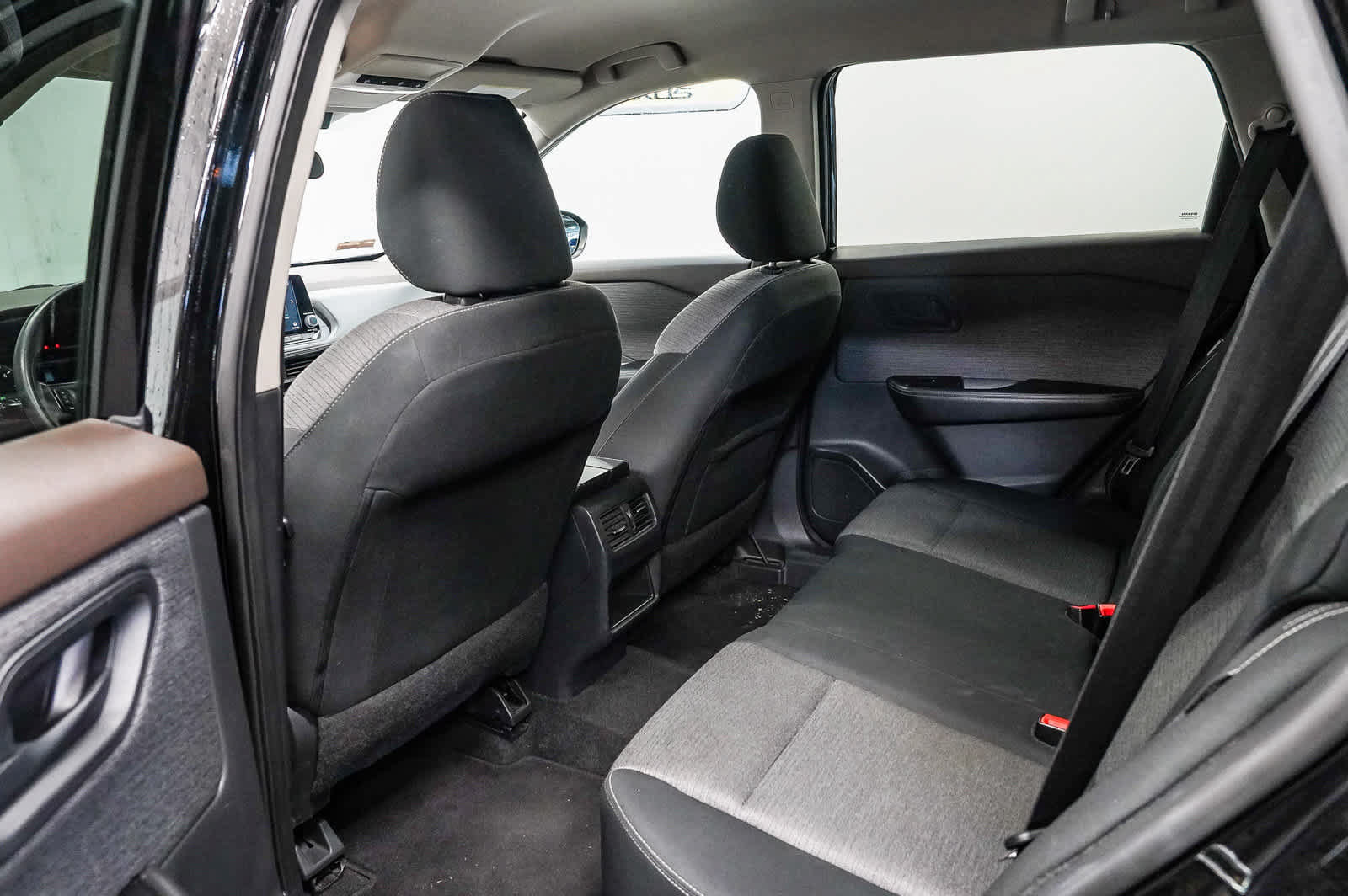 Used 2021 Nissan Rogue S FWD image 18