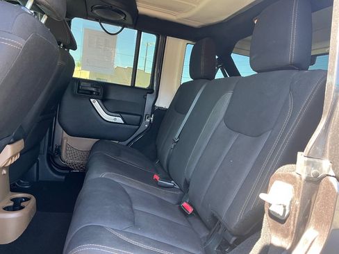 Used 2014 Jeep Wrangler Unlimited Sahara w/ Connectivity Group AWD/4WD image 26
