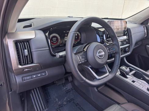 Used 2025 Nissan Pathfinder Platinum AWD/4WD image 14