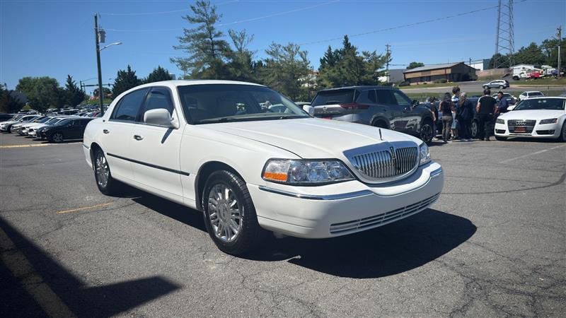 Used 2007 Lincoln Town Car Signature Limited RWD image 3