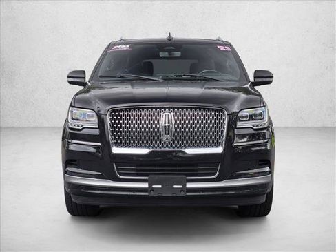 Used 2023 Lincoln Navigator Reserve image 2