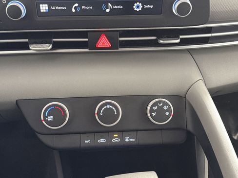 Used 2024 Hyundai Elantra SE image 20