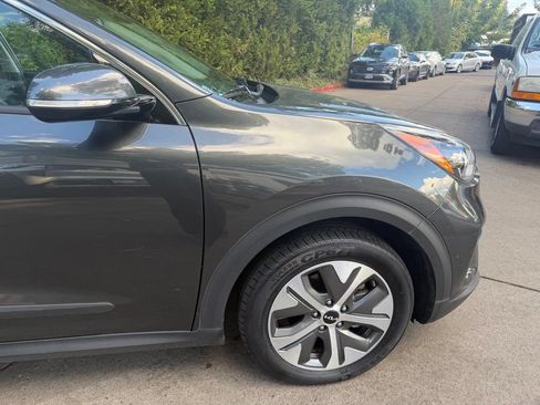 Used 2022 Kia Niro EX w/ Cold Weather Package FWD image 3