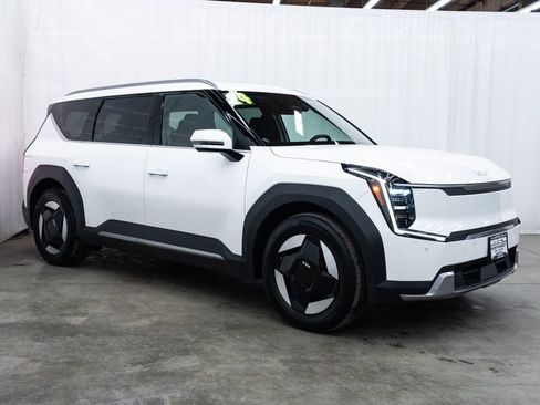 Used 2024 Kia EV9 Wind image 1