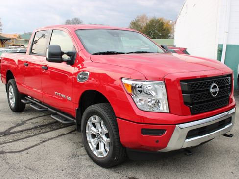 Certified 2024 Nissan Titan SV w/ SV Convenience Package image 10