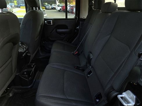 Used 2022 Jeep Gladiator Sport image 12