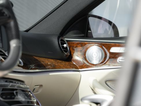 Used 2017 Mercedes-Benz E 300 image 14