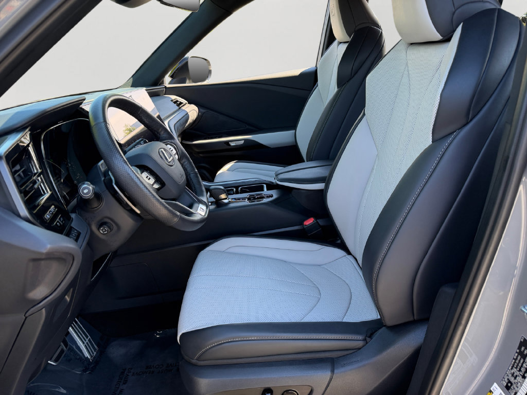 Certified 2026 Lexus TX 500h AWD w/ Technology Package image 17