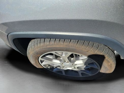 Used 2019 Jeep Grand Cherokee Limited image 29