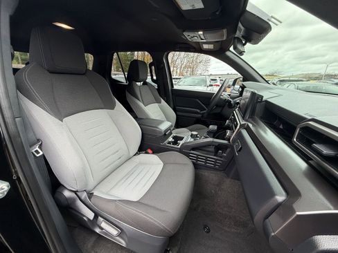 Used 2025 Toyota 4Runner TRD Off-Road image 36