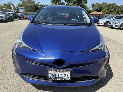 Used 2016 Toyota Prius Two FWD image 2