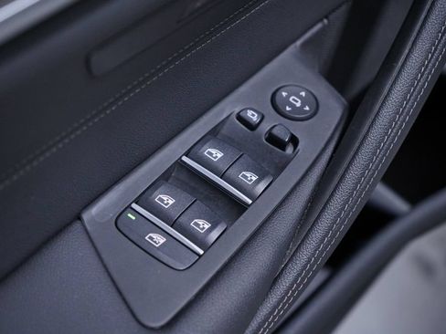 Used 2023 BMW 530e RWD image 18