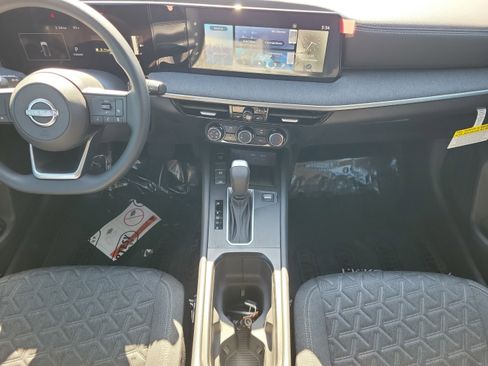 Certified 2025 Nissan Kicks SV FWD image 17