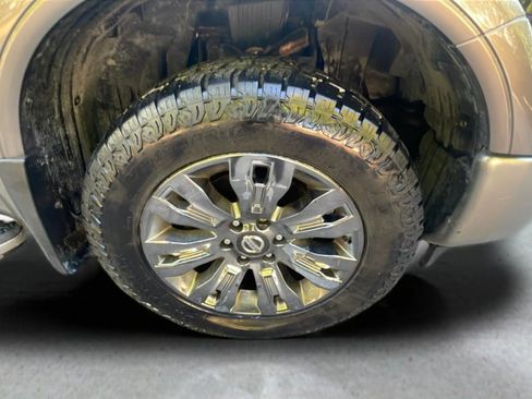 Used 2018 Nissan Titan Platinum Reserve image 17