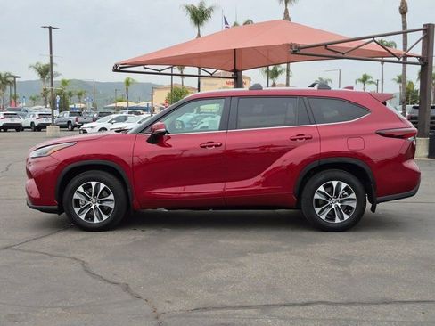 Used 2024 Toyota Highlander XLE image 9