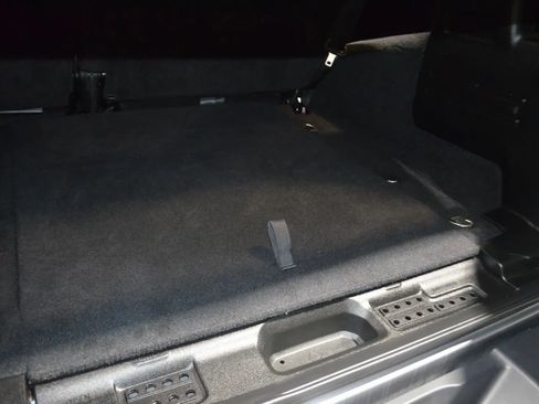 Used 2018 Jeep Wrangler Unlimited Sahara AWD/4WD image 19