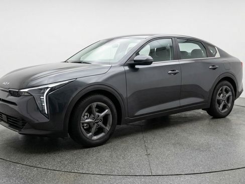 Used 2025 Kia K4 LXS image 3