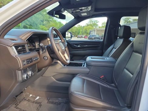 Used 2024 GMC Yukon XL Denali RWD image 2