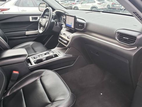 Used 2021 Ford Explorer XLT w/ Equipment Group 202A AWD/4WD image 20