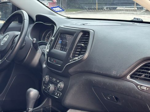 Used 2019 Jeep Cherokee Latitude Plus FWD image 25