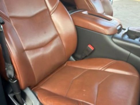 Used 2020 Cadillac Escalade Premium Luxury w/ Escalade Sport Edition AWD/4WD image 28