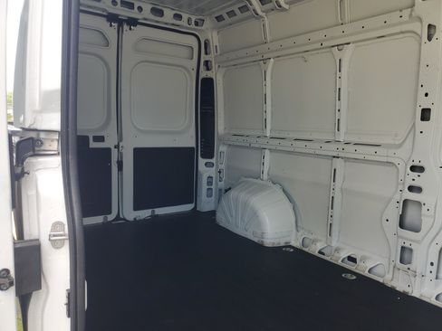 Used 2025 RAM ProMaster 2500 w/ Convenience Group FWD image 12
