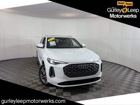 Used 2025 Audi Q5 Premium w/ Convenience Package image 1