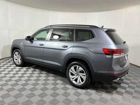 Used 2022 Volkswagen Atlas SE image 2