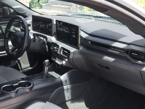 Used 2025 Ford Mustang Coupe RWD image 38