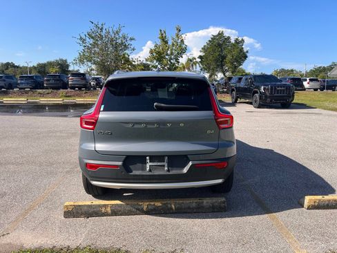 Used 2023 Volvo XC40 B4 Core w/ Convenience Package FWD image 5