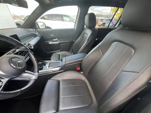 Used 2025 Mercedes-Benz GLB 250 4MATIC image 23