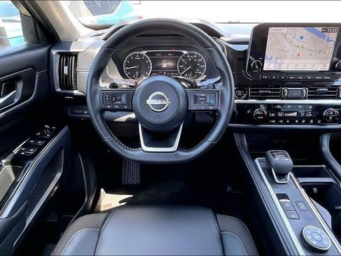 Used 2025 Nissan Pathfinder SL w/ Lighting Package (N92) AWD/4WD image 4