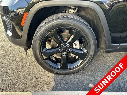 Certified 2022 Jeep Grand Cherokee Altitude image 10