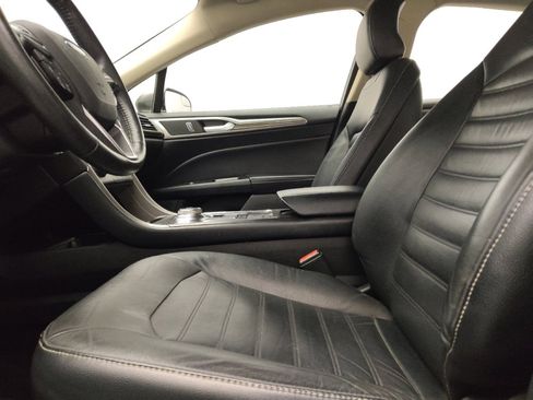 Used 2017 Ford Fusion SE FWD image 17