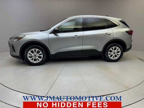 Used 2023 Ford Escape Active w/ Tech Pack #1 AWD/4WD image 2