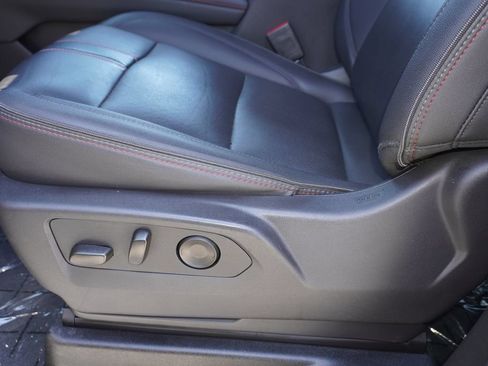 Used 2026 Chevrolet Suburban RST RWD image 15