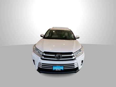 Used 2018 Toyota Highlander XLE AWD/4WD image 3
